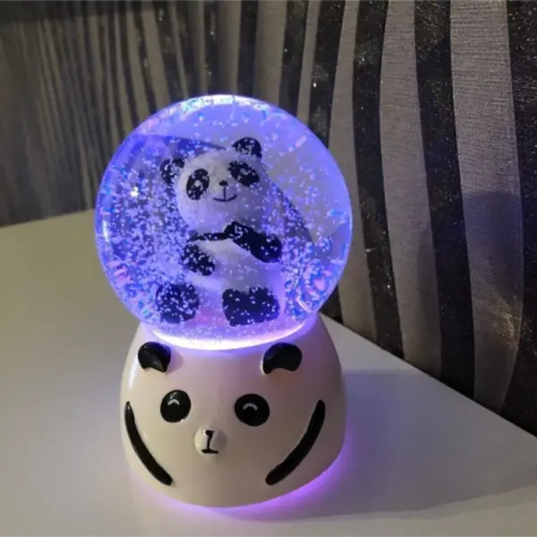 Orta Boy Işıklı Panda Temalı Kar Küresi Işıklı